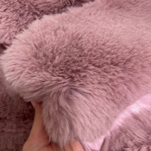 Purple Fur vest - Picture 3 of 3